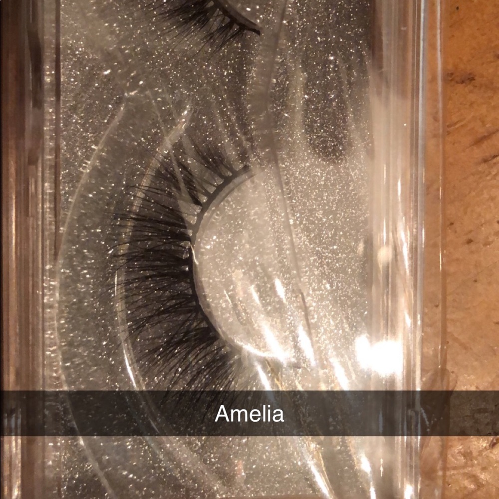 Women’s make up....eyelashes